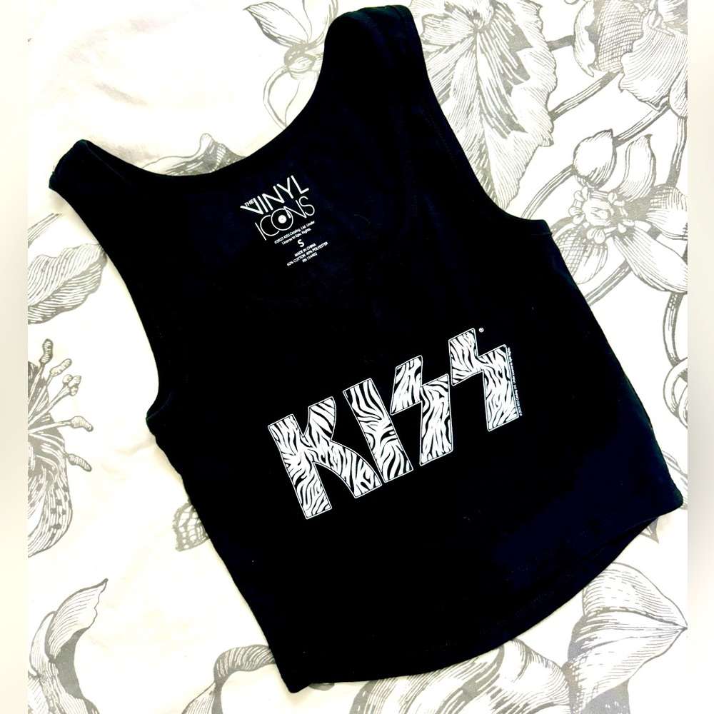 Kiss cropped graphic‎ tank